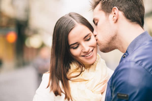 Der dating-coach schaut online zu